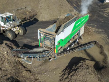 Grüne Energie: Bioreste werden für die Nutzung in einer Biogasanlage vorbereitet.